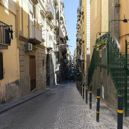 Casa Spaccanapoli بيت للعطل نابولي
